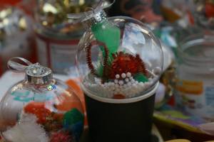 bauble decorating